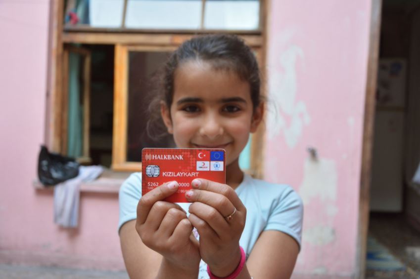 El programa de asistencia en efectivo financiado por la UE llega a medio millón de refugiados en Turquía